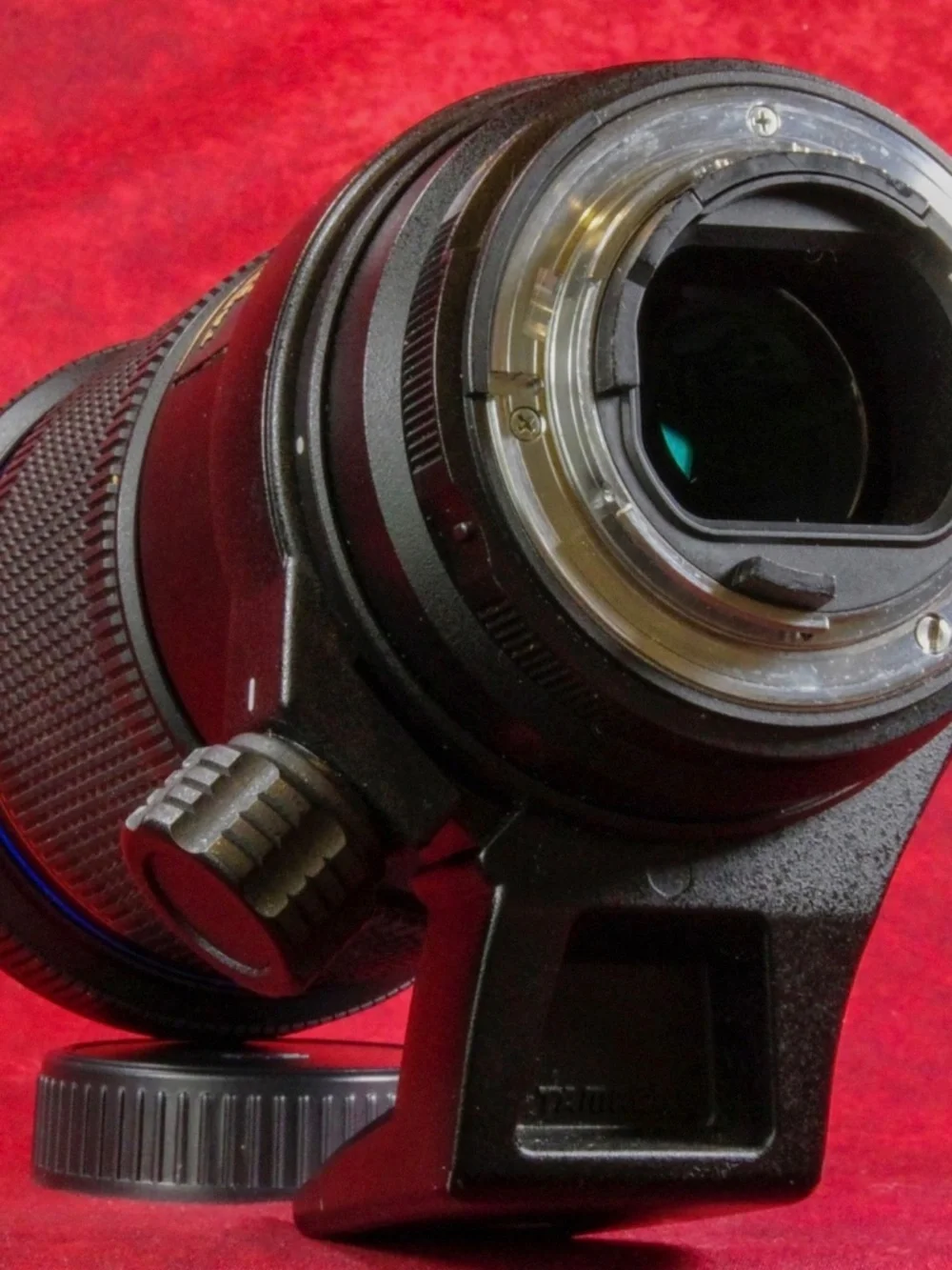 Tamron SP AF 180mm Macro f/3.5 -w/Hood and Tripod Foot-Nikon Mount